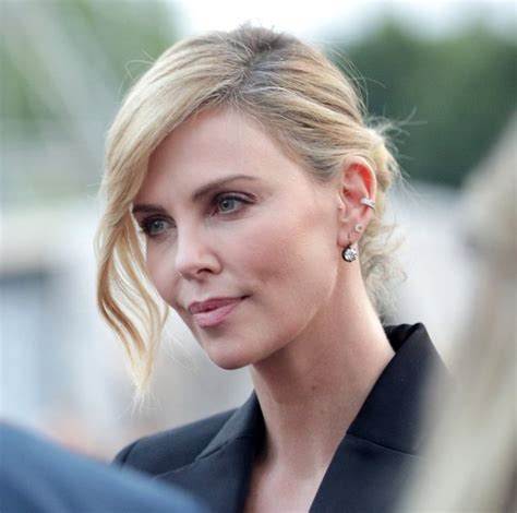 Charlize Theron: Güçlü Kadın Rolleriyle Öne Çıkan Oyuncu